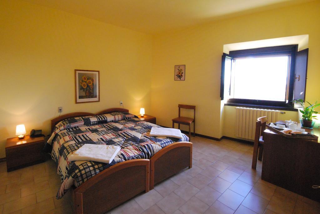 Villa Santa Maria Dell'Arco - Centro Oreb Cazzago San Martino Szoba fotó